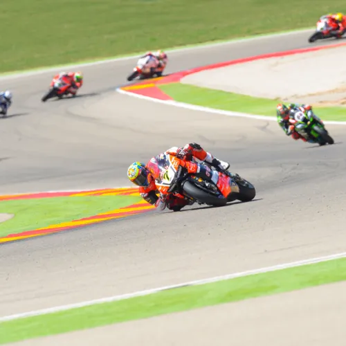 Extraordinario ambiente en la jornada de sábado en MotorLand con victoria para Davies en la Carrera 1 de Superbikes